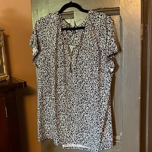 Cute light Roz & Ali Blouse. 3X